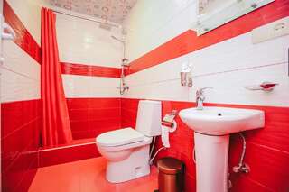 Гостевой дом Bebo&Babu Guest House Кутаиси Двухместный номер с 1 кроватью и собственной ванной комнатой-5